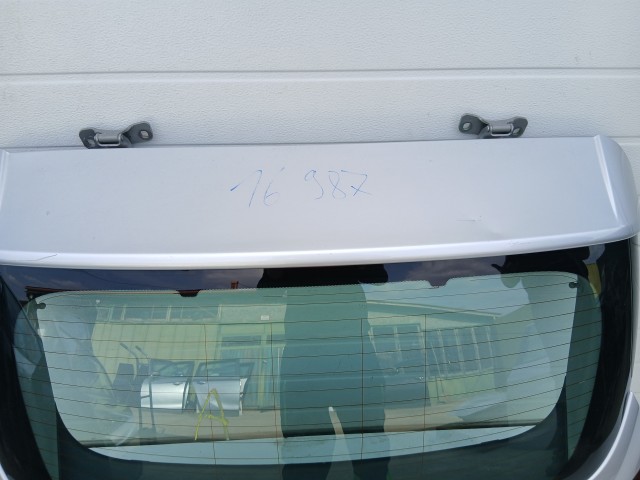 16987 Opel Astra J 2009-2015 Csomagtérajtó Használt Ezüst Z176 a képen látható sérüléssel