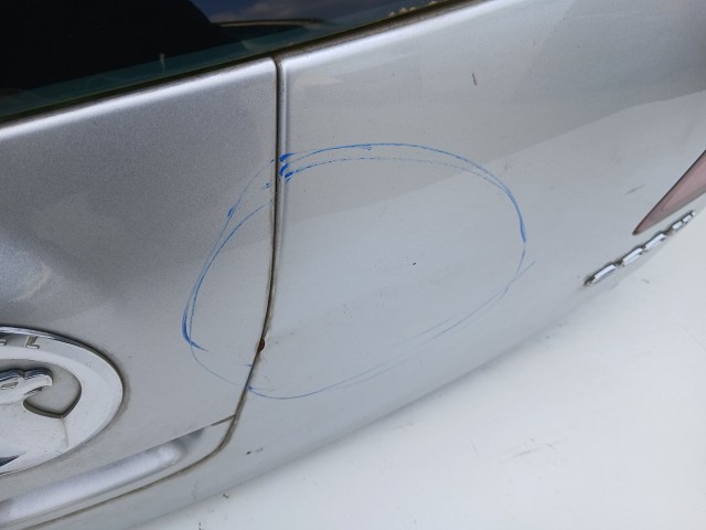 16987 Opel Astra J 2009-2015 Csomagtérajtó Használt Ezüst Z176 a képen látható sérüléssel