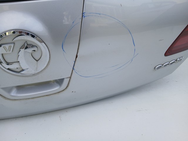 16987 Opel Astra J 2009-2015 Csomagtérajtó Használt Ezüst Z176 a képen látható sérüléssel