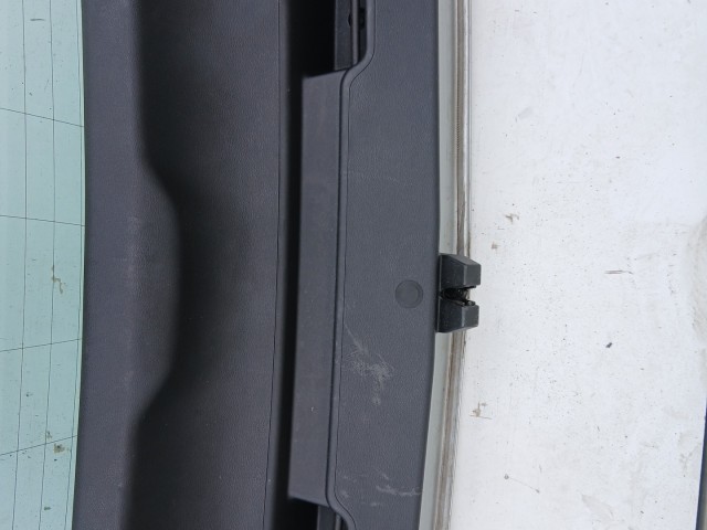 16987 Opel Astra J 2009-2015 Csomagtérajtó Használt Ezüst Z176 a képen látható sérüléssel