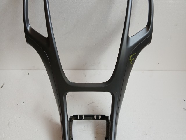 Opel Astra J 2009-2015 Középkonzol keret Használt
