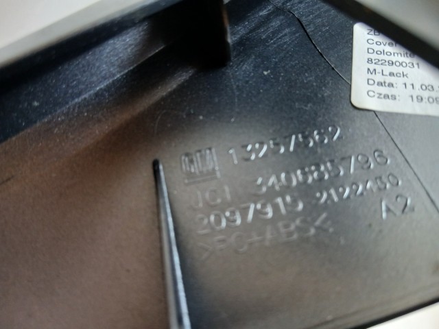 Opel Astra J 2009-2015 Középkonzol keret Használt