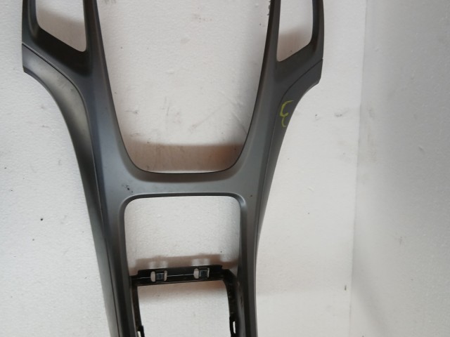 Opel Astra J 2009-2015 Középkonzol keret Használt