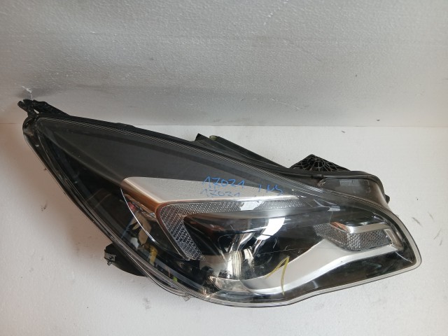 17021 Opel Insignia Facelift első Lámpa , Fényszóró Angol Jobbkormányos