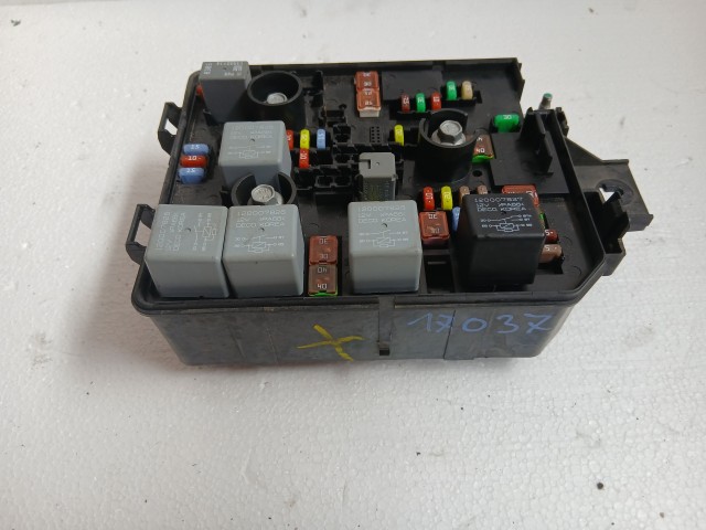 Opel Corsa E 2014- 2014-2019 Motortéri biztosítéktábla Használt