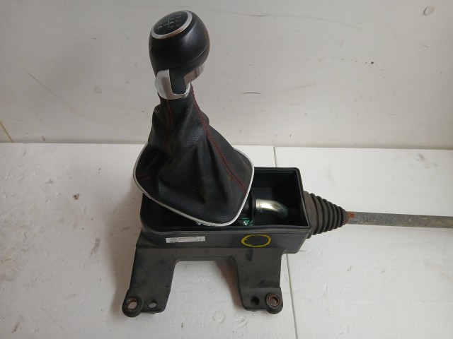 Opel Corsa E Váltókulissza Váltókar Váltógomb