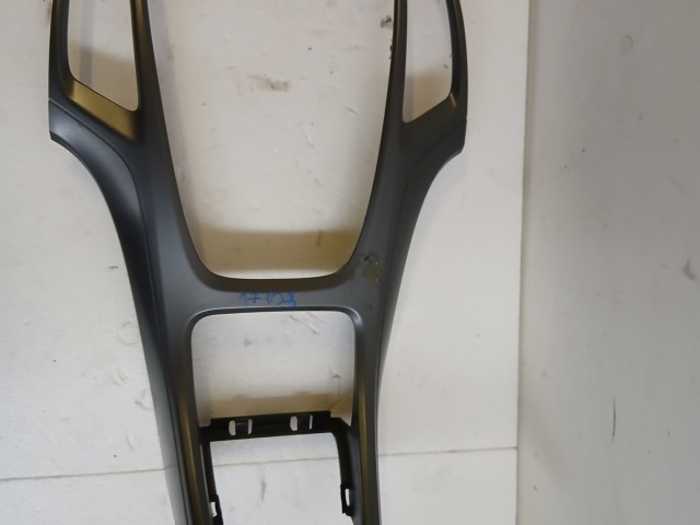Opel Astra J 2009-2015 Középkonzol keret Használt