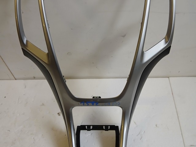 Opel Astra J 2009-2015 Középkonzol keret Használt