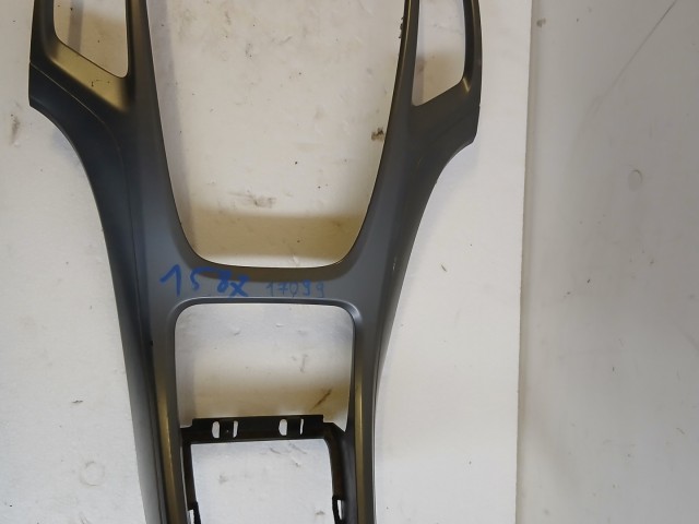 Opel Astra J 2009-2015 Középkonzol keret Használt