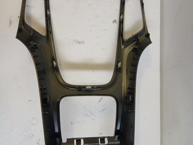 Opel Astra J 2009-2015 Középkonzol keret Használt