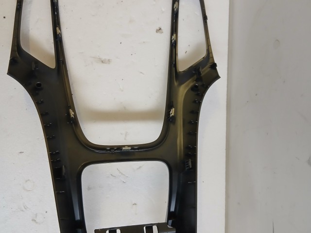 Opel Astra J 2009-2015 Középkonzol keret Használt