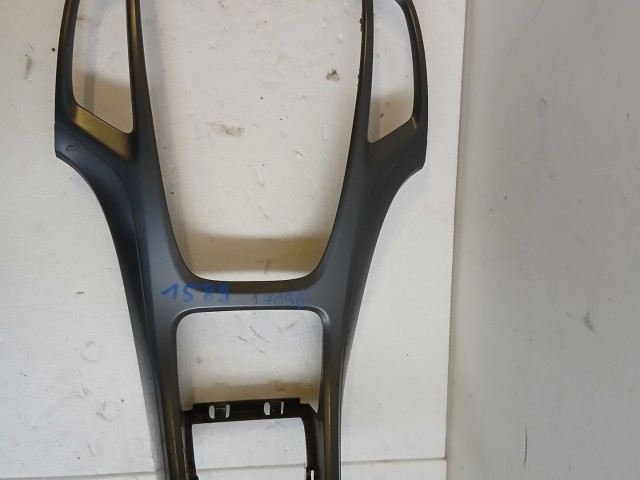 Opel Astra J 2009-2015 Középkonzol keret Használt