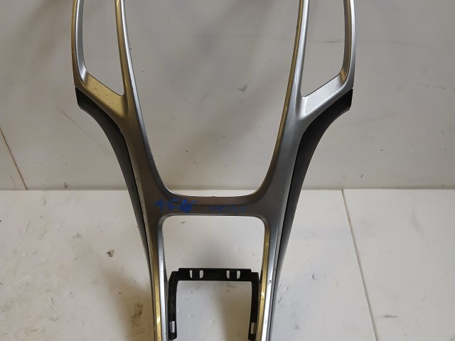 Opel Astra J 2009-2015 Középkonzol keret Használt