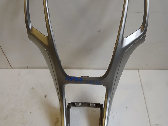 Opel Astra J 2009-2015 Középkonzol keret Használt