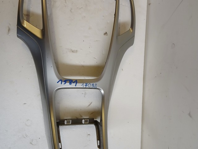 Opel Astra J 2009-2015 Középkonzol keret Használt
