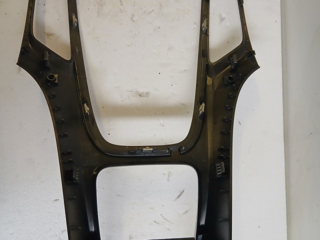 Opel Astra J 2009-2015 Középkonzol keret Használt