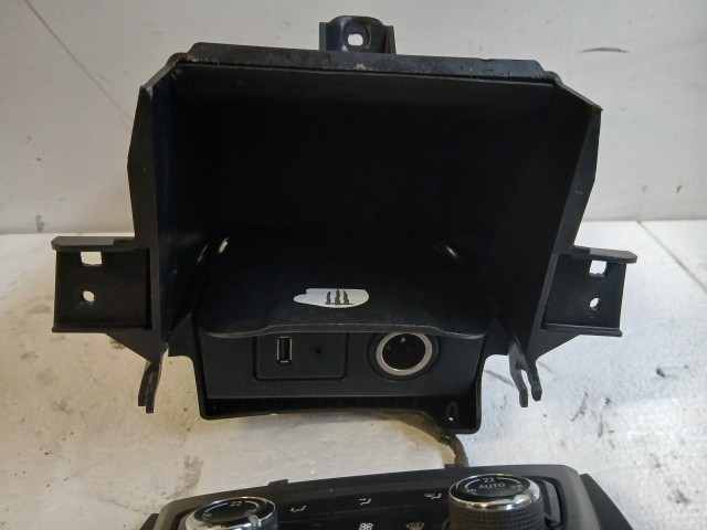 Opel Zafira C 2011-2017 Szivargyújtó Usb