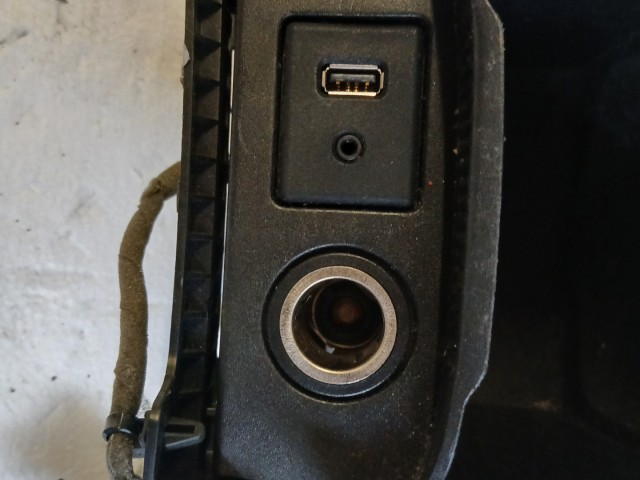 Opel Zafira C 2011-2017 Szivargyújtó Usb