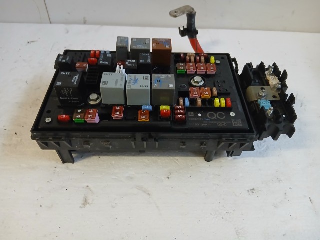 Opel Astra J 2009-2015 Biztosítéktábla Motortéri