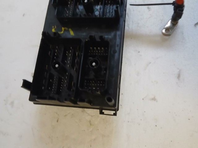 Opel Astra J 2009-2015 Biztosítéktábla Motortéri