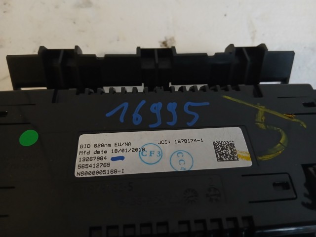 Opel Astra J 2009-2015 Infócenter, Közép kijelző Használt