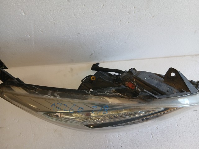 17260 Opel Meriva B 2010-2017 Jobb első Lámpa , Fényszóró