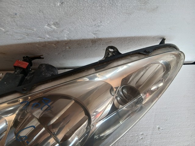 17280 Peugeot 208 Bal első Lámpa , Fényszóró