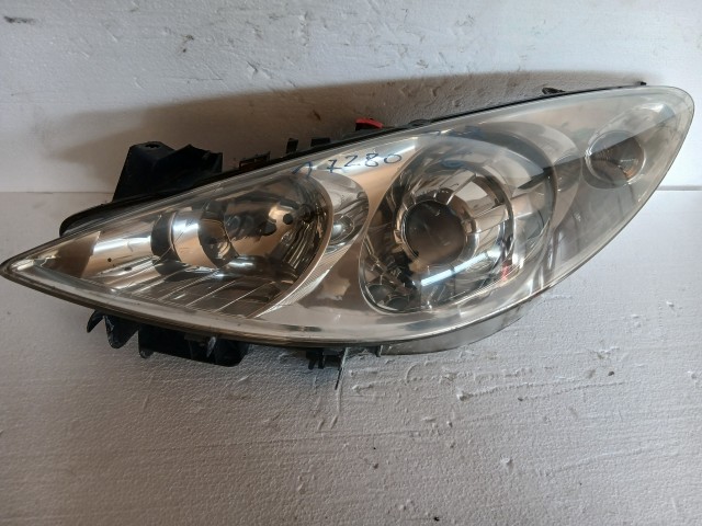 17280 Peugeot 208 Bal első Lámpa , Fényszóró