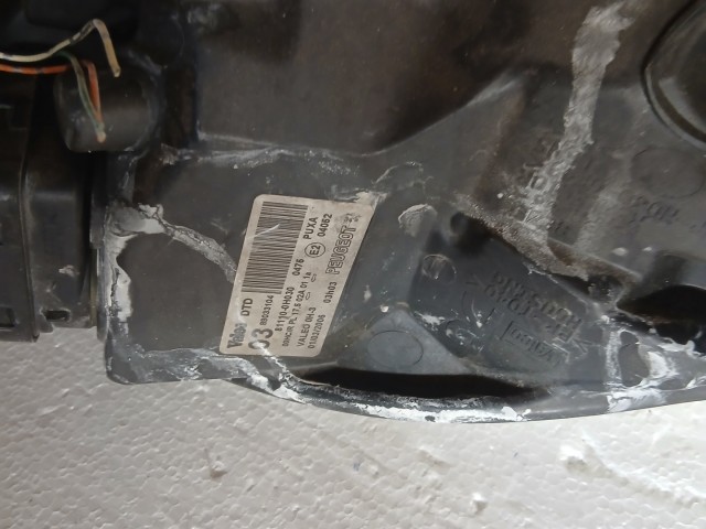 17286 Peugeot 107 2005-2014 Jobb első Lámpa , Fényszóró