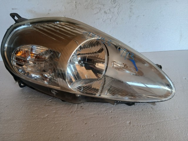 17295 Fiat Grande Punto Jobb első 2005-2009 Lámpa , Fényszóró