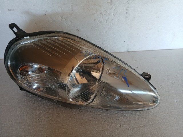 17295 Fiat Grande Punto Jobb első 2005-2009 Lámpa , Fényszóró
