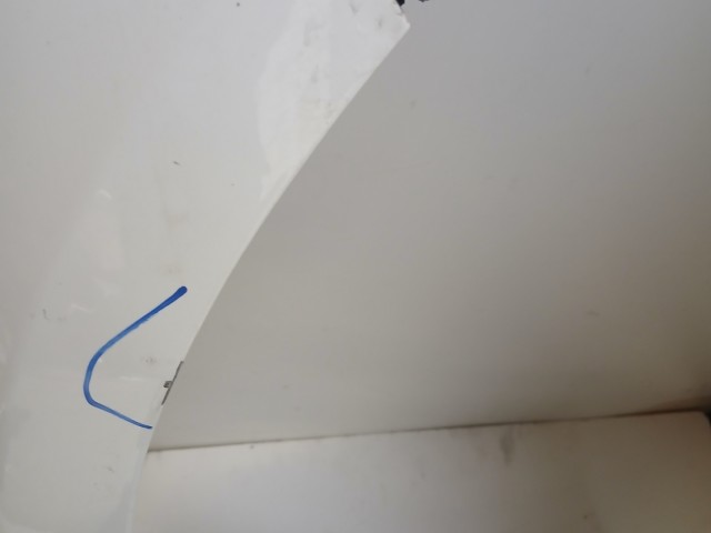 17229 Opel Astra J Jobb első Sárvédő Fehér Y40r a képen látható sérüléssel