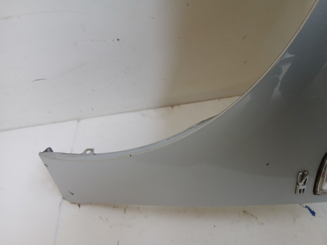 17228 Opel Astra J Bal első Sárvédő Ezüst Z176 a képen látható sérüléssel