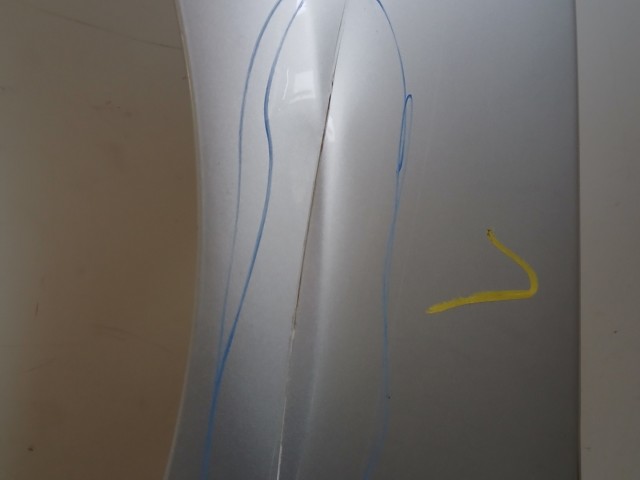 17228 Opel Astra J Bal első Sárvédő Ezüst Z176 a képen látható sérüléssel