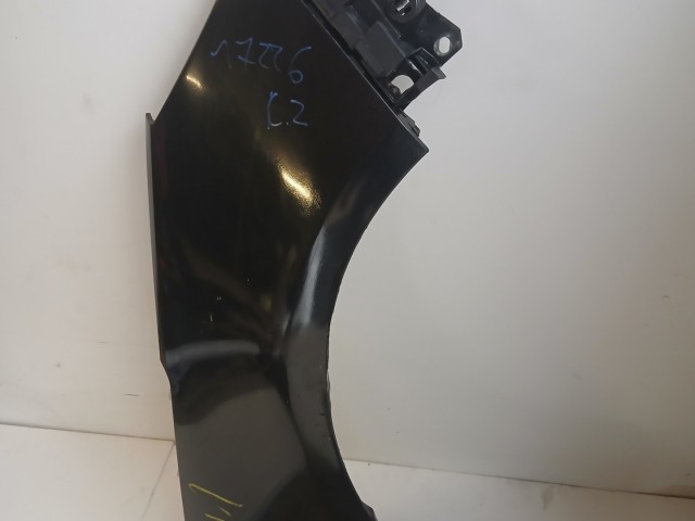 17226 opel zagira C Jobb első sárvédő fekete festett