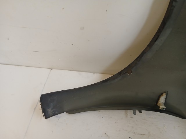 17226 opel zagira C Jobb első sárvédő fekete festett