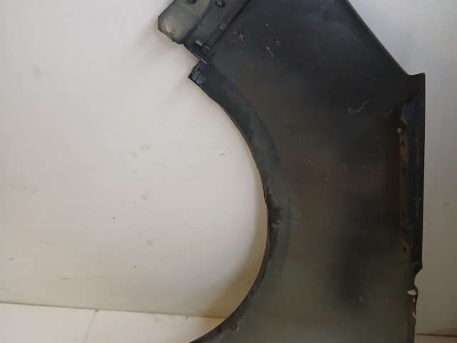 17226 opel zagira C Jobb első sárvédő fekete festett