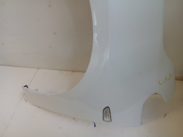 17223 Opel Astra J Bal első Sárvédő Fehér Z40r