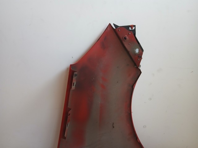 17309 Opel Corsa D 2006-2014 Bal első Sárvédő Piros  a képen látható sérüléssel