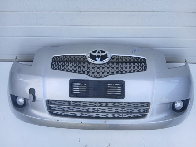 17361 Toyota Yaris II. 2005-2011(xp90) 2005-2011első Lökhárító Ezüst 