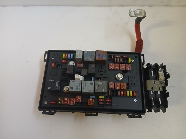 Opel Astra J 2009-2015 Motortéri biztosítéktábla Használt