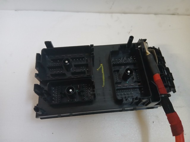 Opel Astra J 2009-2015 Motortéri biztosítéktábla Használt