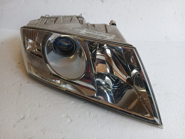 17391 Skoda Octavia 2004-2013 Jobb első Lámpa Fényszóró Használt Xenon