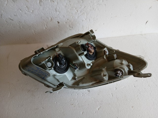 17410 Toyota Corolla Verso 2004-2009  Bal első Lámpa Fényszóró