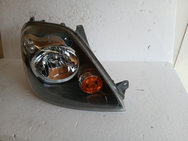 17424 Ford Fiesta v 2004-2008 Jobb első Lámpa  Fényszóró