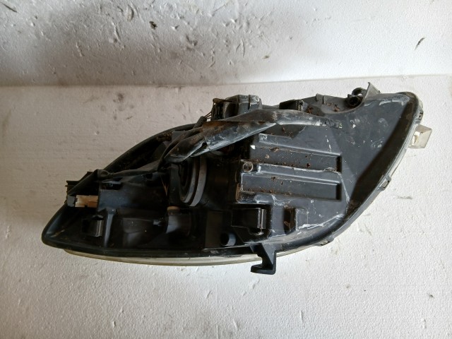 17426 Toyota Yaris II. 2005-2011(xp90) 2005-2011 Bal első  Lámpa Fényszóró