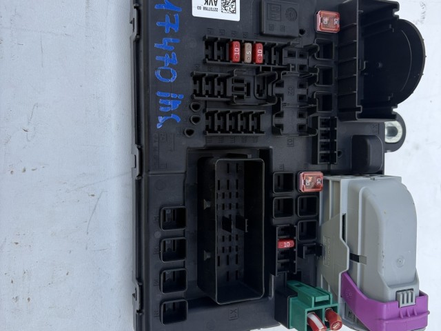 Opel Insignia 2008-2016 Biztosítéktábla  Használt Csomagtér