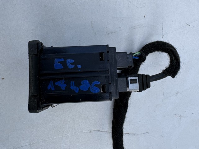 Opel Corsa E 2014- 2014-2019 Usb csatlakozó Használt