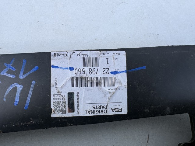 Opel Insignia 2008-2016 zárhíd takaró Használt