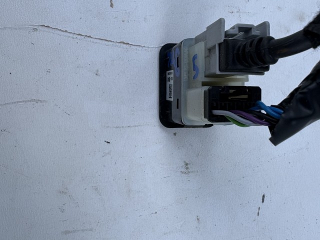 Opel Corsa E 2014- 2014-2019 Usb csatlakozó Használt